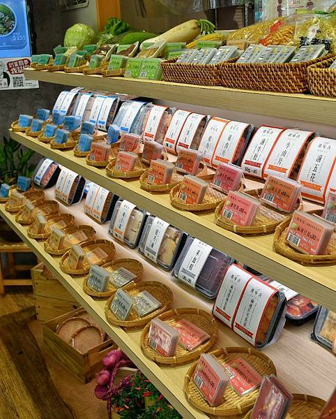 【台北松山】潮味決湯滷專門店 台北三民分社，最潮滷味店，吃法多元，傳統加創新，RFID卡片結帳快速，衛生又乾淨