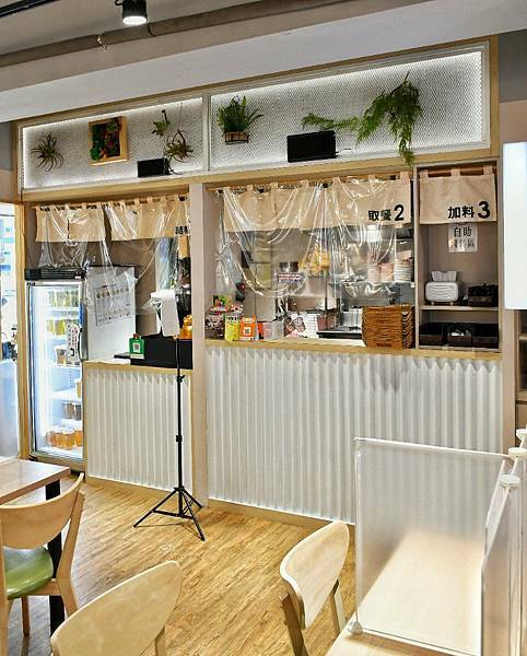 【台北松山】潮味決湯滷專門店 台北三民分社，最潮滷味店，吃法多元，傳統加創新，RFID卡片結帳快速，衛生又乾淨