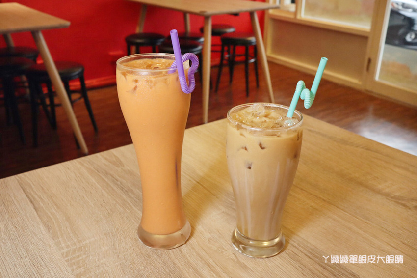 跨國越泰美食搬家了！超浮誇泰式排骨滑山，新竹美食推薦必吃泰式串烤跟越式排骨湯麵