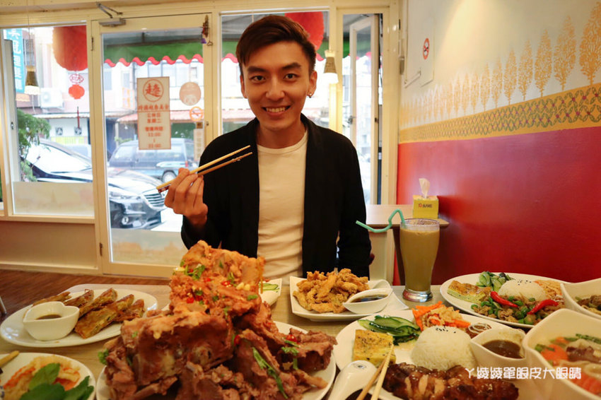 跨國越泰美食搬家了！超浮誇泰式排骨滑山，新竹美食推薦必吃泰式串烤跟越式排骨湯麵