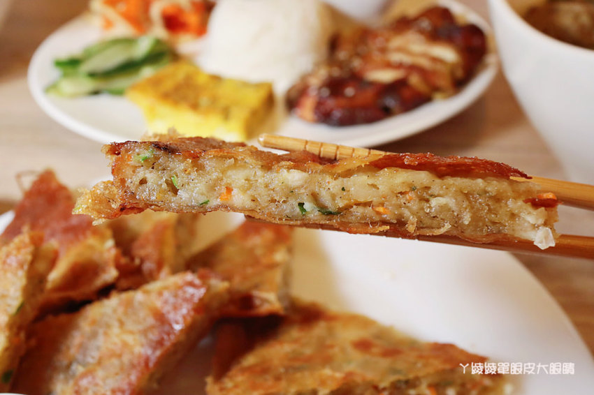 跨國越泰美食搬家了！超浮誇泰式排骨滑山，新竹美食推薦必吃泰式串烤跟越式排骨湯麵