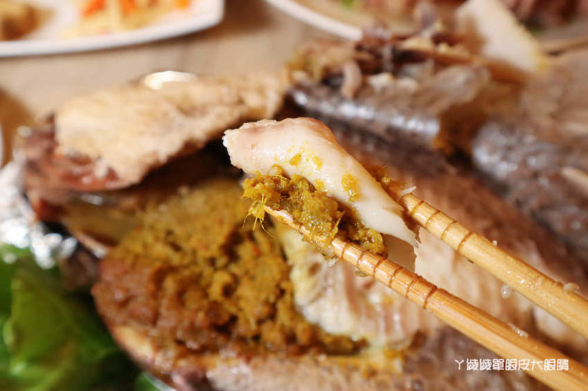 跨國越泰美食搬家了！超浮誇泰式排骨滑山，新竹美食推薦必吃泰式串烤跟越式排骨湯麵