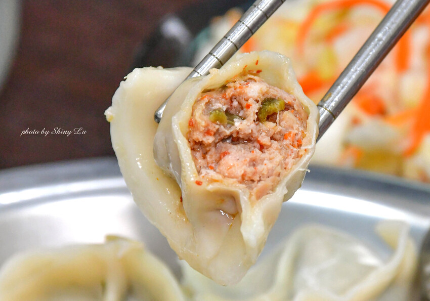 萬家手工水餃19 剝皮.jpg