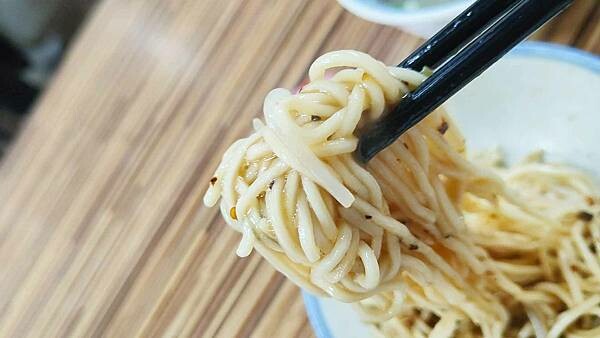 【台北美食】萬華烏醋乾麵(原阿明烏醋麵)｜超級老字號６０年老店，好吃又美味的烏醋麵