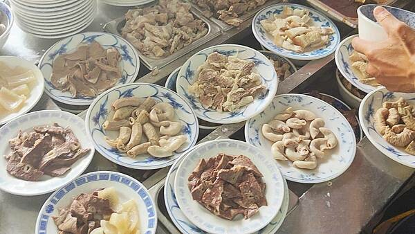 【台北美食】萬華烏醋乾麵(原阿明烏醋麵)｜超級老字號６０年老店，好吃又美味的烏醋麵