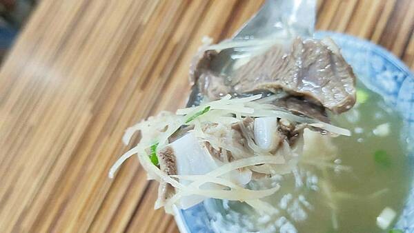 【台北美食】萬華烏醋乾麵(原阿明烏醋麵)｜超級老字號６０年老店，好吃又美味的烏醋麵