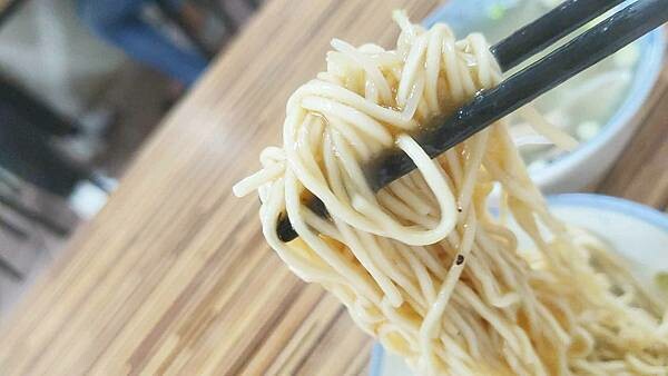 【台北美食】萬華烏醋乾麵(原阿明烏醋麵)｜超級老字號６０年老店，好吃又美味的烏醋麵