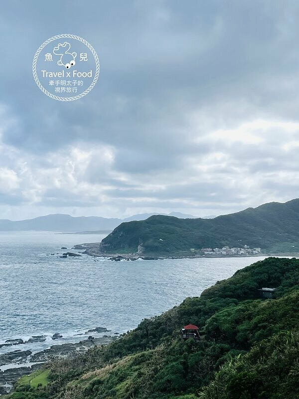 披著迷彩外衣的建築，沿著彩虹階梯通往海崖上的咖啡館，一起來聽濤cafe，讓貓咪小濤陪伴你 @魚兒 x 牽手明太子的「視」界旅行