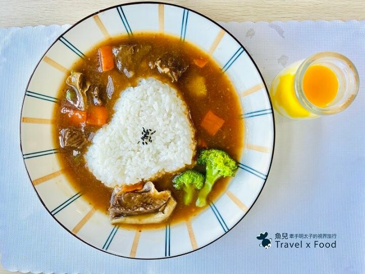 披著迷彩外衣的建築，沿著彩虹階梯通往海崖上的咖啡館，一起來聽濤cafe，讓貓咪小濤陪伴你 @魚兒 x 牽手明太子的「視」界旅行