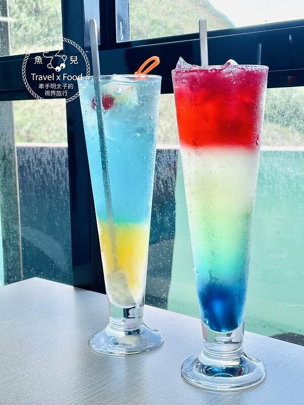 披著迷彩外衣的建築，沿著彩虹階梯通往海崖上的咖啡館，一起來聽濤cafe，讓貓咪小濤陪伴你 @魚兒 x 牽手明太子的「視」界旅行