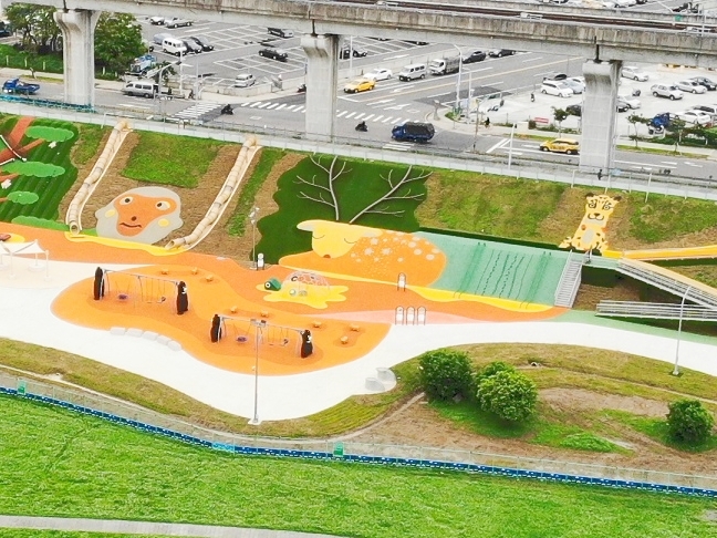 新北景點【堤坡滑梯樂園】 新北景點【堤坡滑梯樂園】