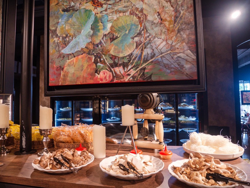 汐止美食火鍋推薦｜藝爐晏火鍋美術館。399元火鍋吃到飽｜在畫廊裡享用火鍋