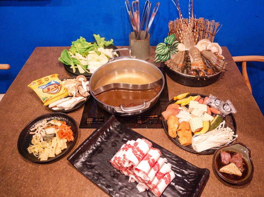 汐止美食火鍋推薦｜藝爐晏火鍋美術館。399元火鍋吃到飽｜在畫廊裡享用火鍋