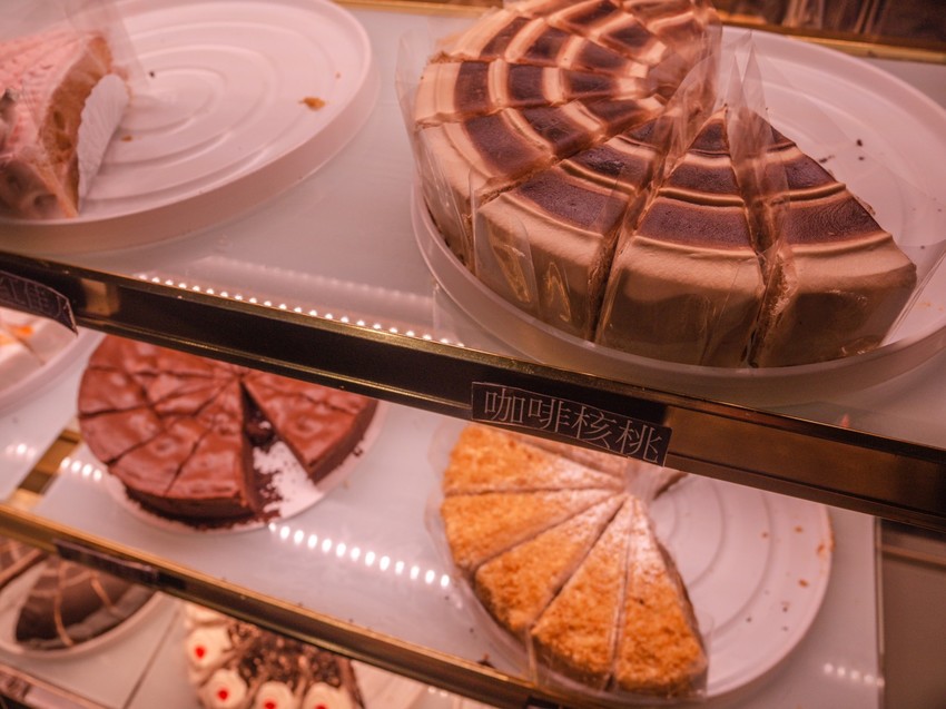  汐止美食火鍋推薦｜藝爐晏火鍋美術館。399元火鍋吃到飽｜在畫廊裡享用火鍋