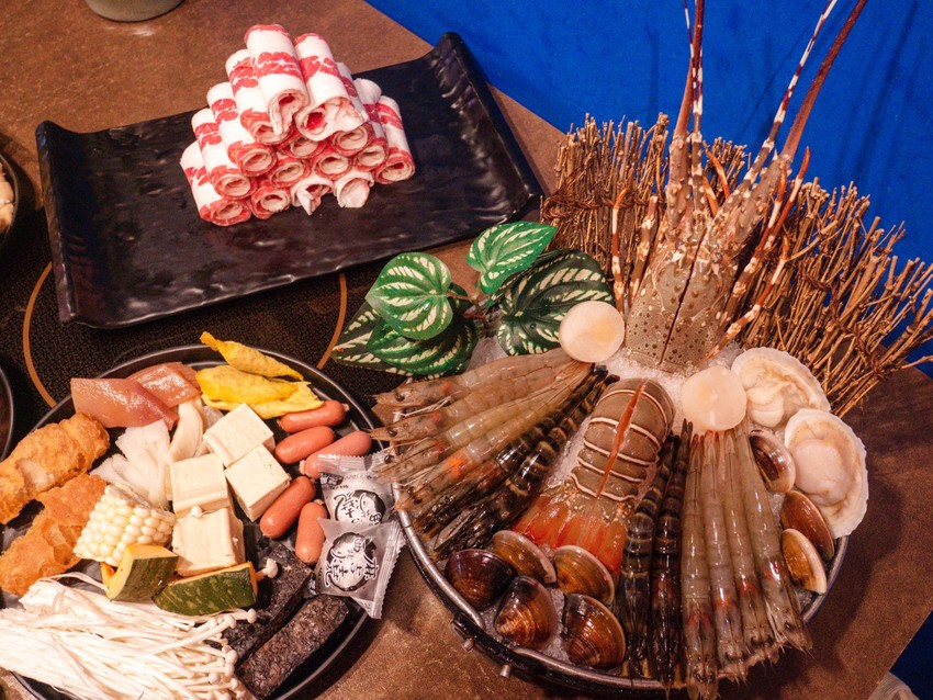 汐止美食火鍋推薦｜藝爐晏火鍋美術館。399元火鍋吃到飽｜在畫廊裡享用火鍋