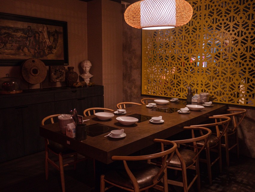 汐止美食火鍋推薦｜藝爐晏火鍋美術館。399元火鍋吃到飽｜在畫廊裡享用火鍋