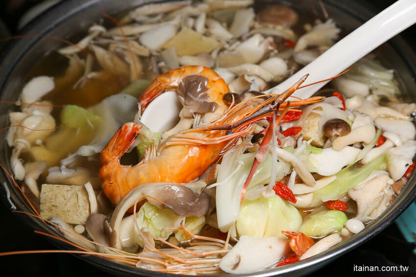 一秒飛峇里島吃泰國蝦『水明漾活蝦景觀餐廳』吃蝦蝦順便當網美!! - 台南好Food遊