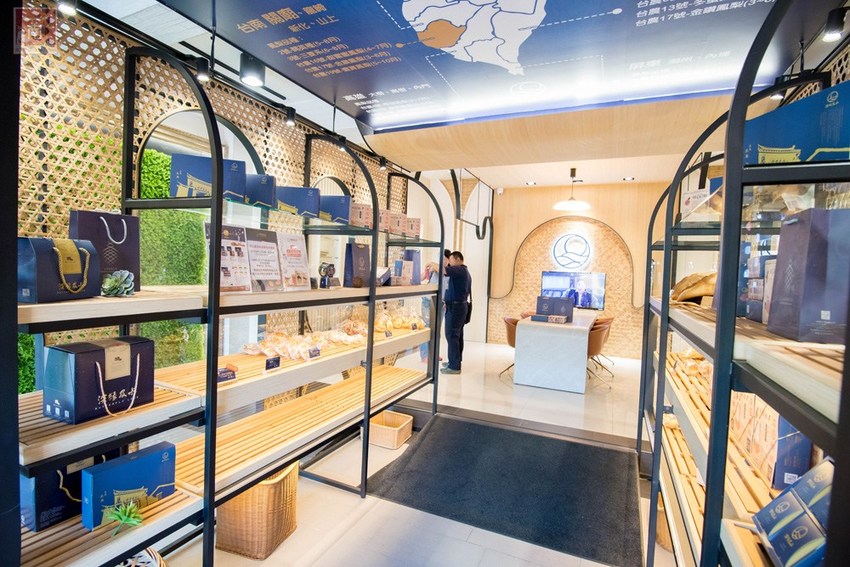 【台南美食】我的婆婆怎麼那麼可愛的〝深圓烘焙〞｜關廟在地食材鳳梨酥｜鳳梨吐司｜羅宋麵包｜台南最美的麵包店｜日本麵粉法國奶油搭配台南在地食材~深緣及水關廟店 - 南人幫