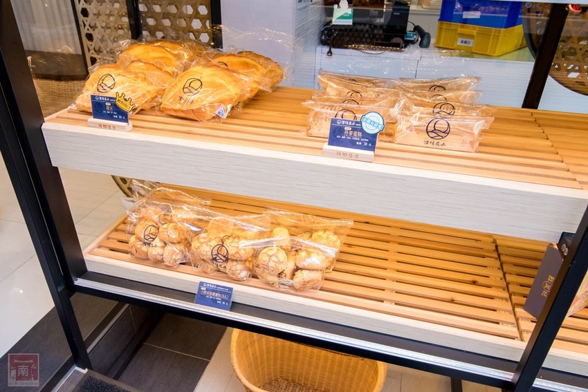 【台南美食】我的婆婆怎麼那麼可愛的〝深圓烘焙〞｜關廟在地食材鳳梨酥｜鳳梨吐司｜羅宋麵包｜台南最美的麵包店｜日本麵粉法國奶油搭配台南在地食材~深緣及水關廟店 - 南人幫