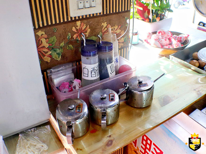 台南水餃店／從網路販售賣到開店面／嚴選食材手工包製／每日限量晚來吃不到／新鮮溫體黑豬後腿肉／獨家創意口味／內餡飽滿用料實在