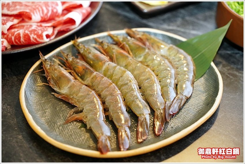 【桃園青埔美食】御鼎軒紅白鍋．自家熬煮湯頭、麻辣鍋!