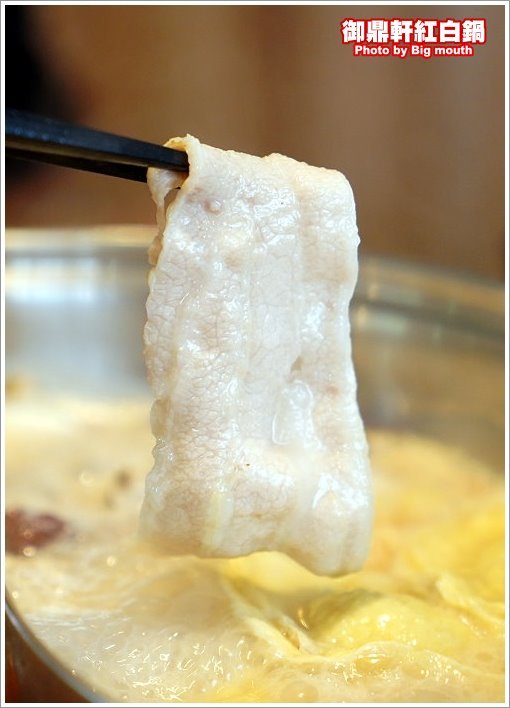 【桃園青埔美食】御鼎軒紅白鍋．自家熬煮湯頭、麻辣鍋!