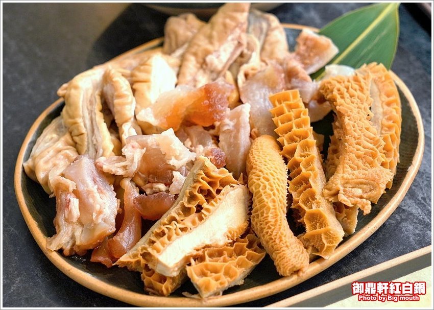 【桃園青埔美食】御鼎軒紅白鍋．自家熬煮湯頭、麻辣鍋!