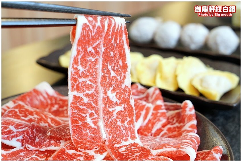 【桃園青埔美食】御鼎軒紅白鍋．自家熬煮湯頭、麻辣鍋!