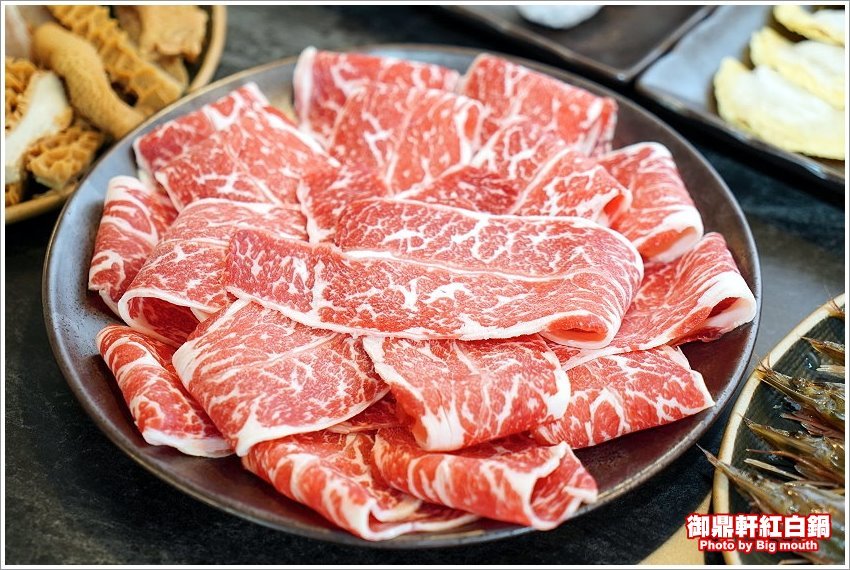 【桃園青埔美食】御鼎軒紅白鍋．自家熬煮湯頭、麻辣鍋!