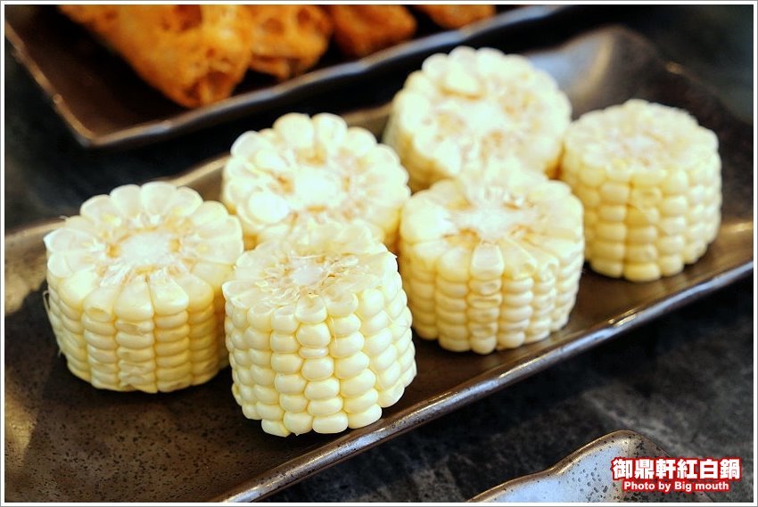 【桃園青埔美食】御鼎軒紅白鍋．自家熬煮湯頭、麻辣鍋!