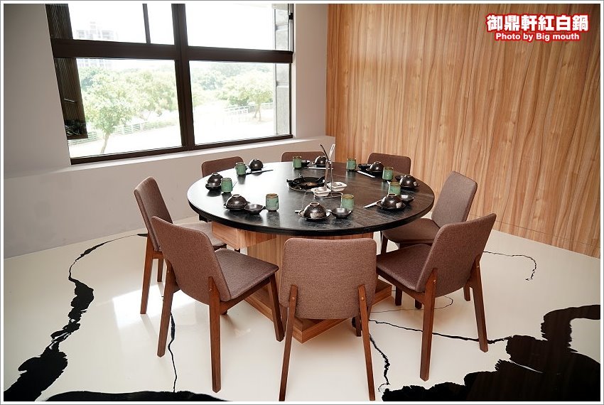 【桃園青埔美食】御鼎軒紅白鍋．自家熬煮湯頭、麻辣鍋!