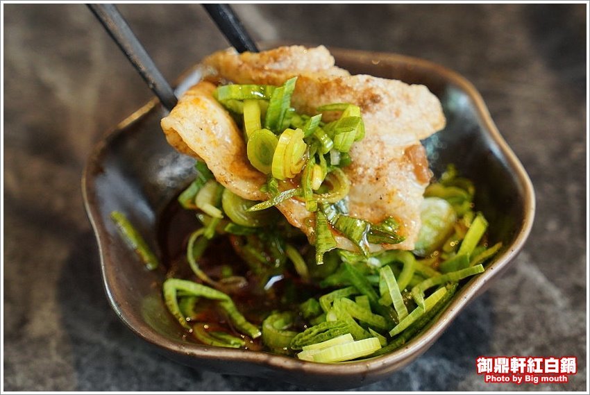 【桃園青埔美食】御鼎軒紅白鍋．自家熬煮湯頭、麻辣鍋!