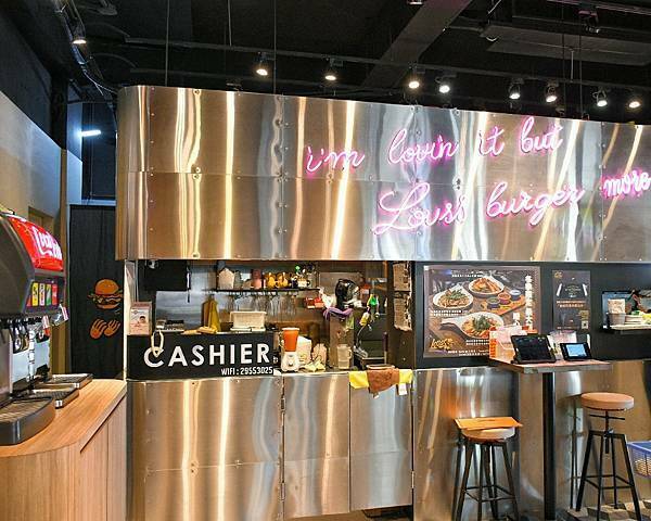 【新北板橋】樂漢堡美式餐廳 LOVSS BURGER，板橋車站美式餐廳，客製化漢堡搭配，手工漢堡排，自製醬料