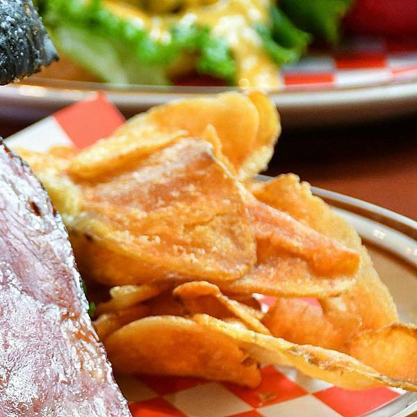 【新北板橋】樂漢堡美式餐廳 LOVSS BURGER，板橋車站美式餐廳，客製化漢堡搭配，手工漢堡排，自製醬料