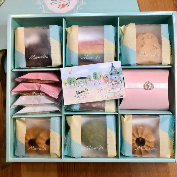 喜餅開箱 媽咪里啦手工餅乾專賣店 超好吃得手工喜餅禮盒,第一次同時吃到這麼多口味。