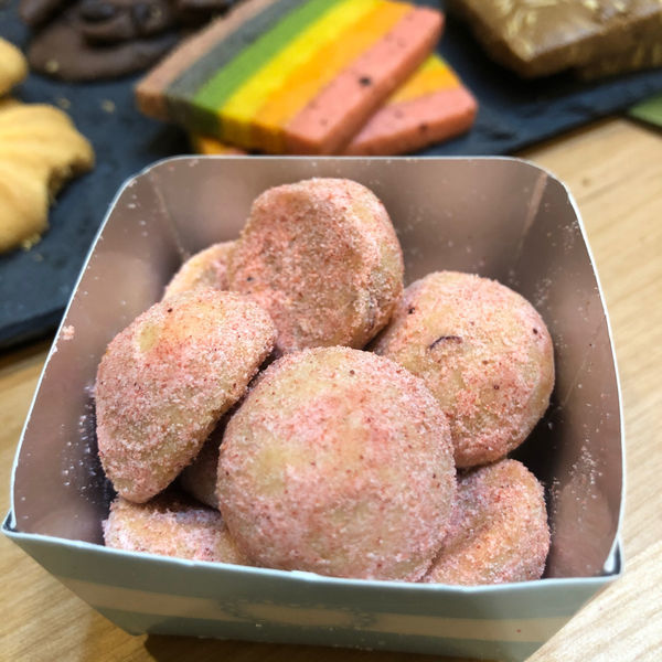 喜餅開箱 媽咪里啦手工餅乾專賣店 超好吃得手工喜餅禮盒,第一次同時吃到這麼多口味。