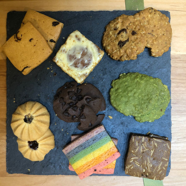 喜餅開箱 媽咪里啦手工餅乾專賣店 超好吃得手工喜餅禮盒,第一次同時吃到這麼多口味。