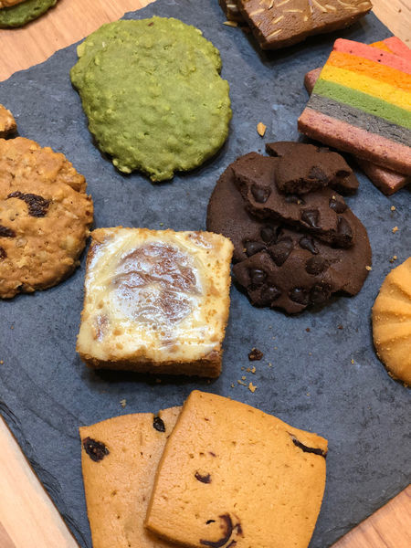 喜餅開箱 媽咪里啦手工餅乾專賣店 超好吃得手工喜餅禮盒,第一次同時吃到這麼多口味。