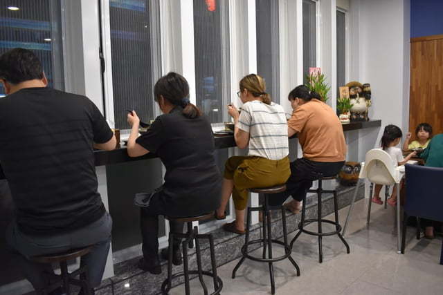 大里拉麵推薦。#兆曜日式拉麵·丼飯。史上最具浮誇的巨無霸清燉蛤蜊鯛魚拉麵，湯頭鮮甜又清爽。口味選擇多樣化，內用可享免費加麵一次