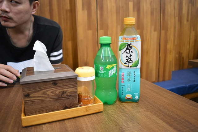 大里拉麵推薦。#兆曜日式拉麵·丼飯。史上最具浮誇的巨無霸清燉蛤蜊鯛魚拉麵，湯頭鮮甜又清爽。口味選擇多樣化，內用可享免費加麵一次