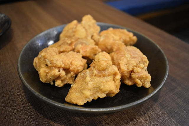 大里拉麵推薦。#兆曜日式拉麵·丼飯。史上最具浮誇的巨無霸清燉蛤蜊鯛魚拉麵，湯頭鮮甜又清爽。口味選擇多樣化，內用可享免費加麵一次