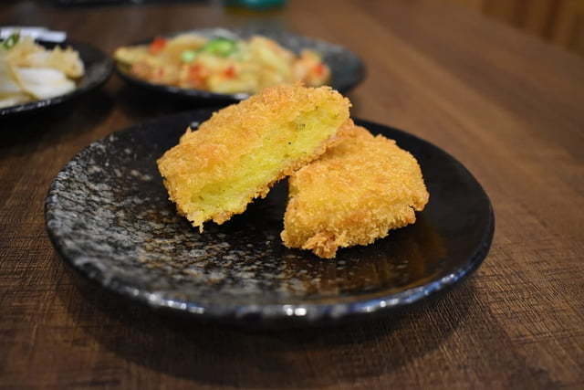 大里拉麵推薦。#兆曜日式拉麵·丼飯。史上最具浮誇的巨無霸清燉蛤蜊鯛魚拉麵，湯頭鮮甜又清爽。口味選擇多樣化，內用可享免費加麵一次