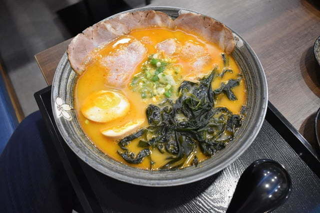 大里拉麵推薦。#兆曜日式拉麵·丼飯。史上最具浮誇的巨無霸清燉蛤蜊鯛魚拉麵，湯頭鮮甜又清爽。口味選擇多樣化，內用可享免費加麵一次