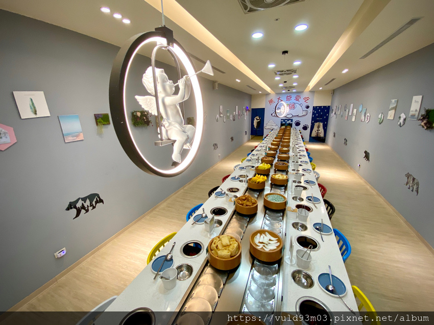 新竹美食。吃 | 熊大爺愛吃鍋‧迴轉火鍋 | 新竹竹北火鍋吃到飽。熊量新鮮食材自己選。無限量肉類吃到飽任你吃。火鍋控趕緊手刀吃起來 (已歇業)