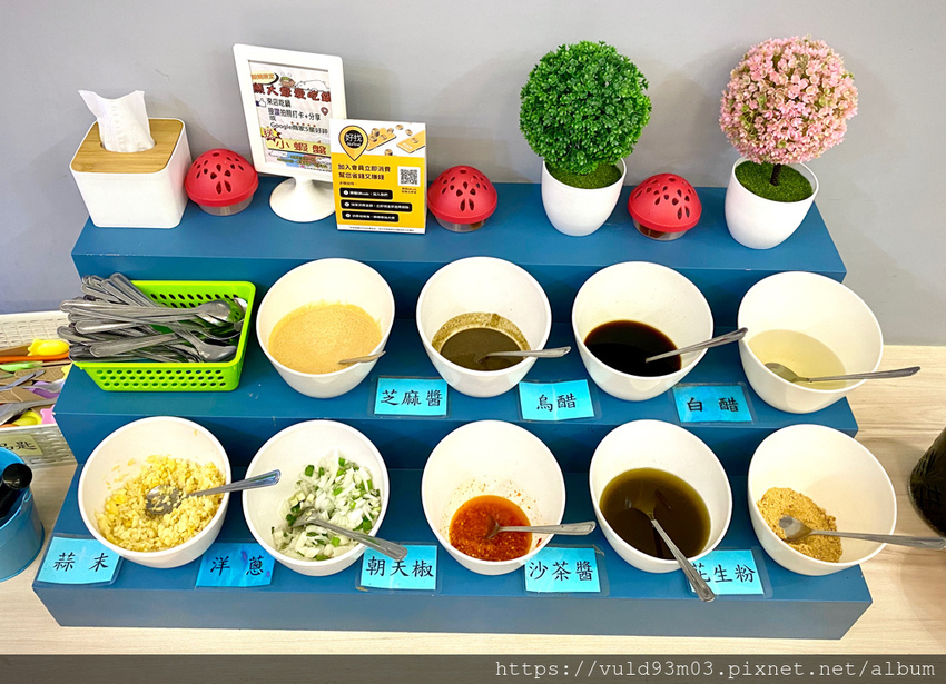 新竹美食。吃 | 熊大爺愛吃鍋‧迴轉火鍋 | 新竹竹北火鍋吃到飽。熊量新鮮食材自己選。無限量肉類吃到飽任你吃。火鍋控趕緊手刀吃起來 (已歇業)