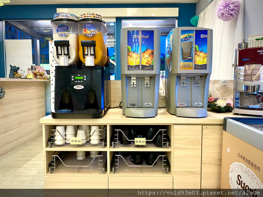 新竹美食。吃 | 熊大爺愛吃鍋‧迴轉火鍋 | 新竹竹北火鍋吃到飽。熊量新鮮食材自己選。無限量肉類吃到飽任你吃。火鍋控趕緊手刀吃起來 (已歇業)