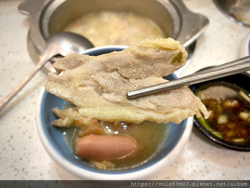 新竹美食。吃 | 熊大爺愛吃鍋‧迴轉火鍋 | 新竹竹北火鍋吃到飽。熊量新鮮食材自己選。無限量肉類吃到飽任你吃。火鍋控趕緊手刀吃起來 (已歇業)