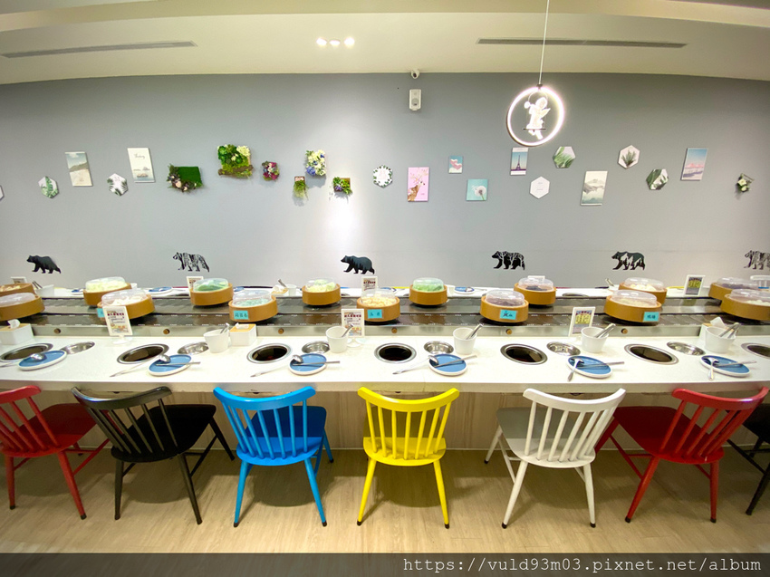 新竹美食。吃 | 熊大爺愛吃鍋‧迴轉火鍋 | 新竹竹北火鍋吃到飽。熊量新鮮食材自己選。無限量肉類吃到飽任你吃。火鍋控趕緊手刀吃起來 (已歇業)