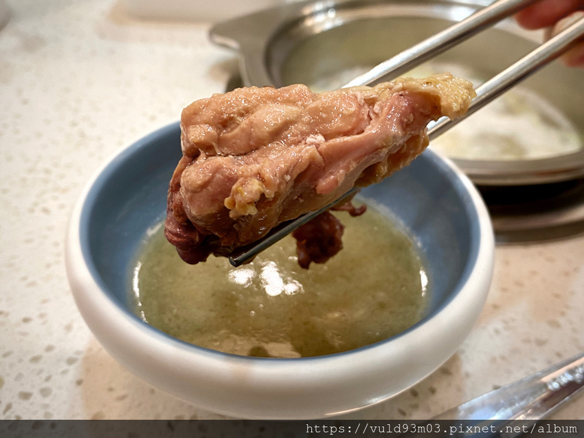 新竹美食。吃 | 熊大爺愛吃鍋‧迴轉火鍋 | 新竹竹北火鍋吃到飽。熊量新鮮食材自己選。無限量肉類吃到飽任你吃。火鍋控趕緊手刀吃起來 (已歇業)