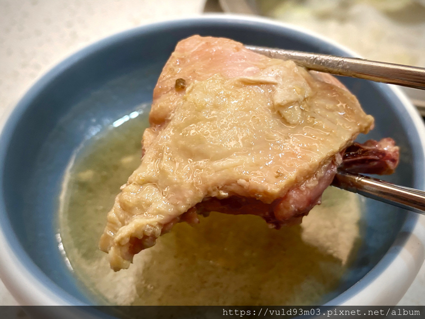 新竹美食。吃 | 熊大爺愛吃鍋‧迴轉火鍋 | 新竹竹北火鍋吃到飽。熊量新鮮食材自己選。無限量肉類吃到飽任你吃。火鍋控趕緊手刀吃起來 (已歇業)